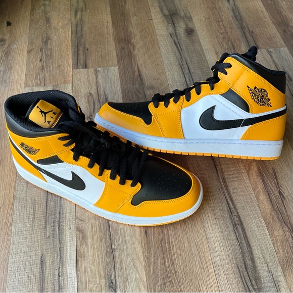 Jordan Other - 2022 AirJordan 1 Mids Reverse  BLKWhite Sneakers 554724-701 yellow